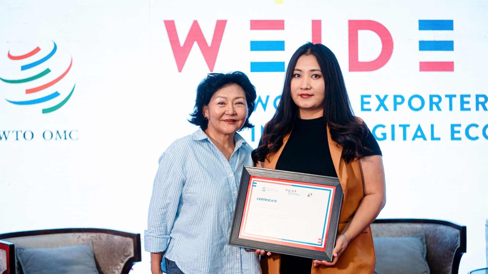 Ankhtuya Dashdorj with her WEIDE certificate